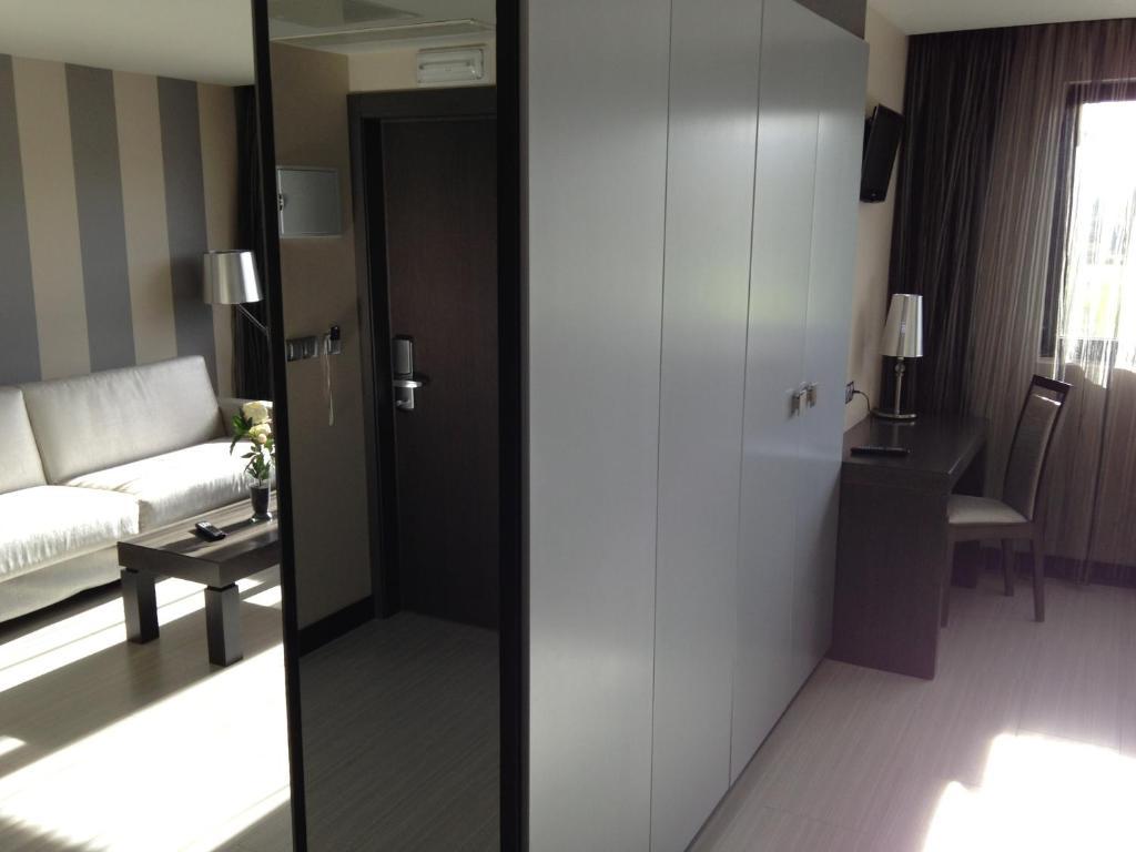 Hotel Adelma Hoznayo Bilik gambar