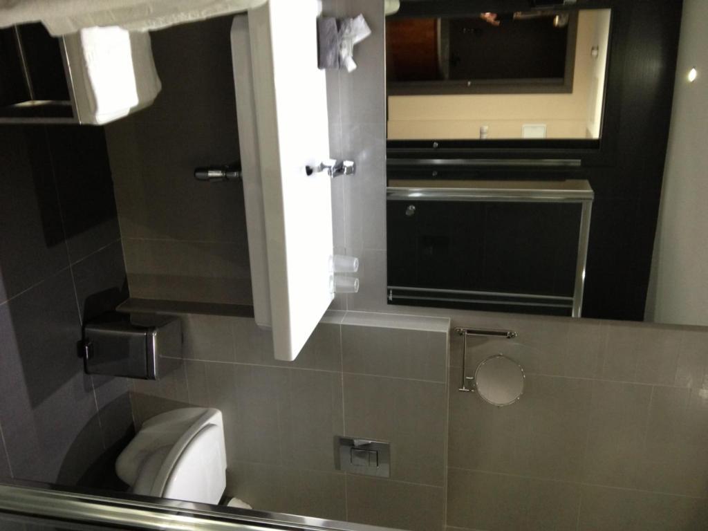 Hotel Adelma Hoznayo Bilik gambar