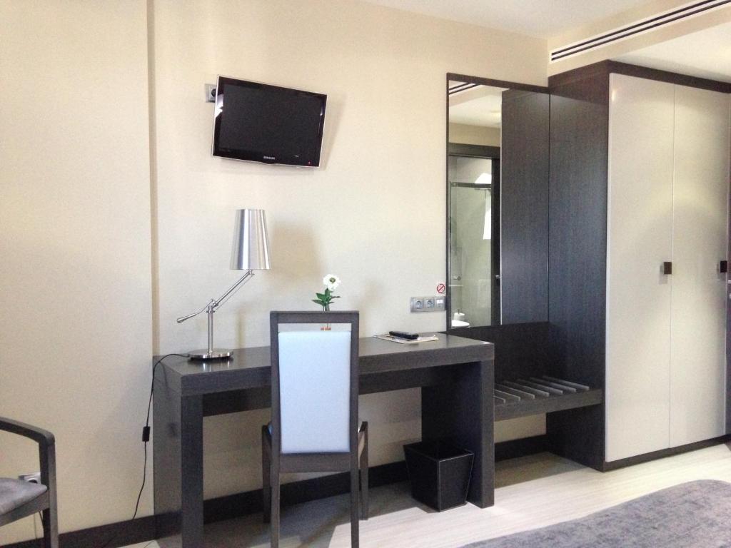 Hotel Adelma Hoznayo Bilik gambar