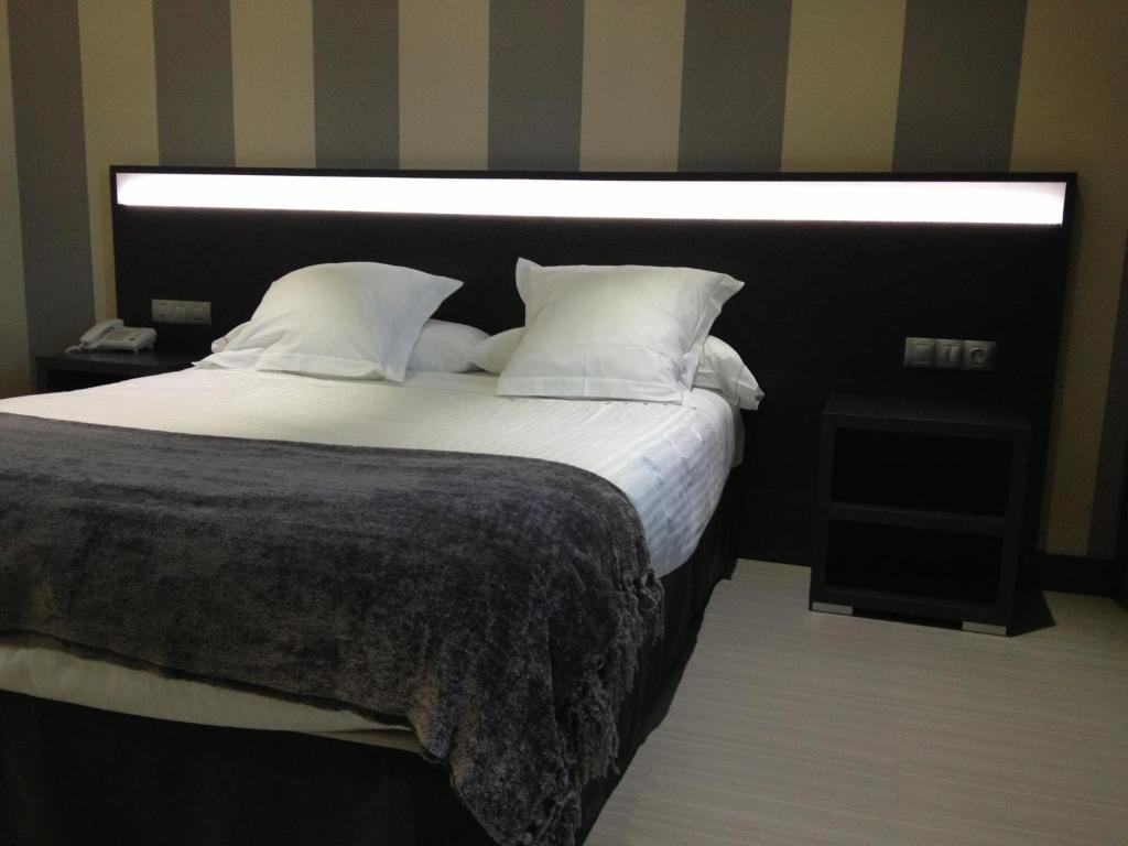 Hotel Adelma Hoznayo Bilik gambar