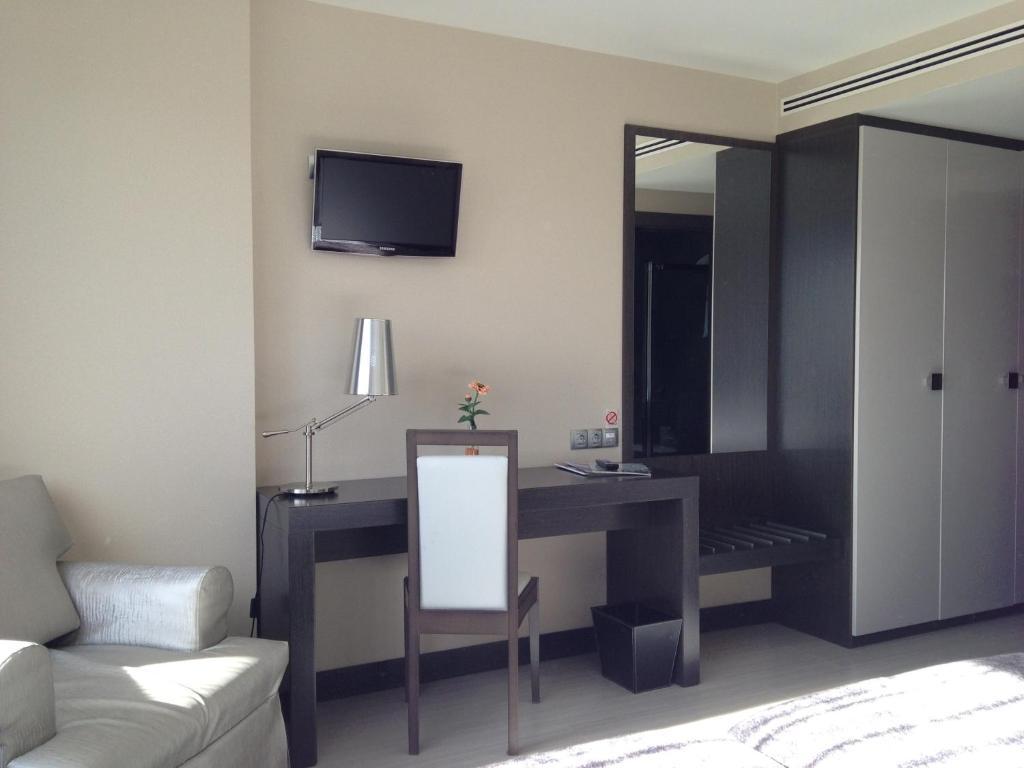 Hotel Adelma Hoznayo Bilik gambar